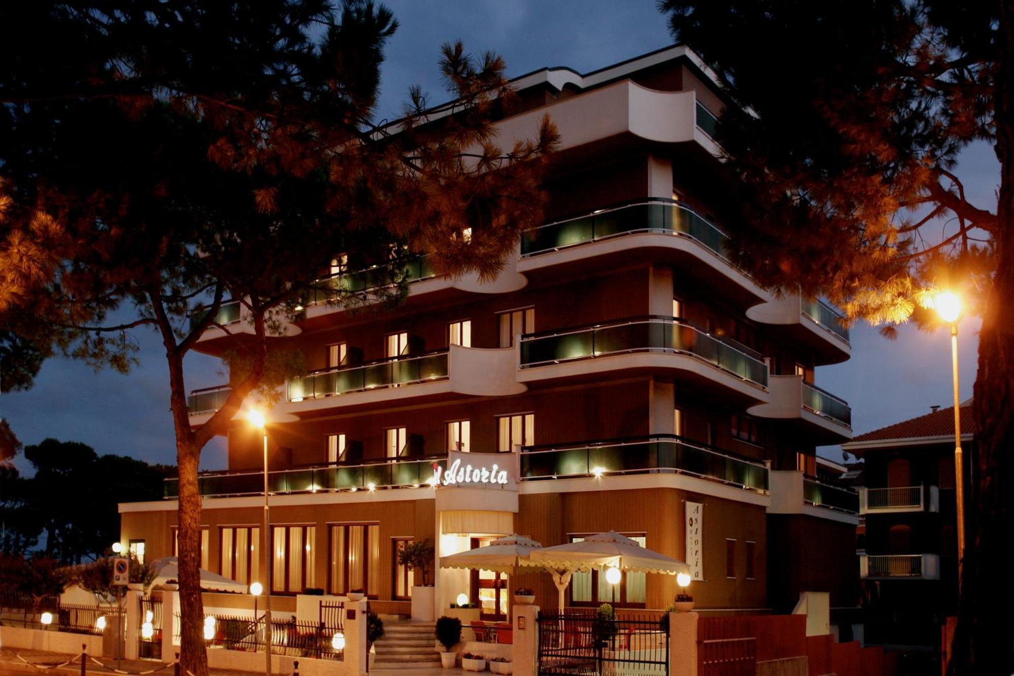 Hotel Astoria Pineto Exterior photo